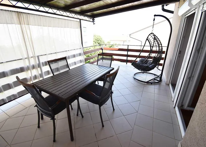 Stefani By El-pi Tours *