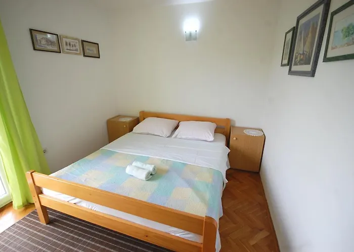 Stefani By El-pi Tours Njivice